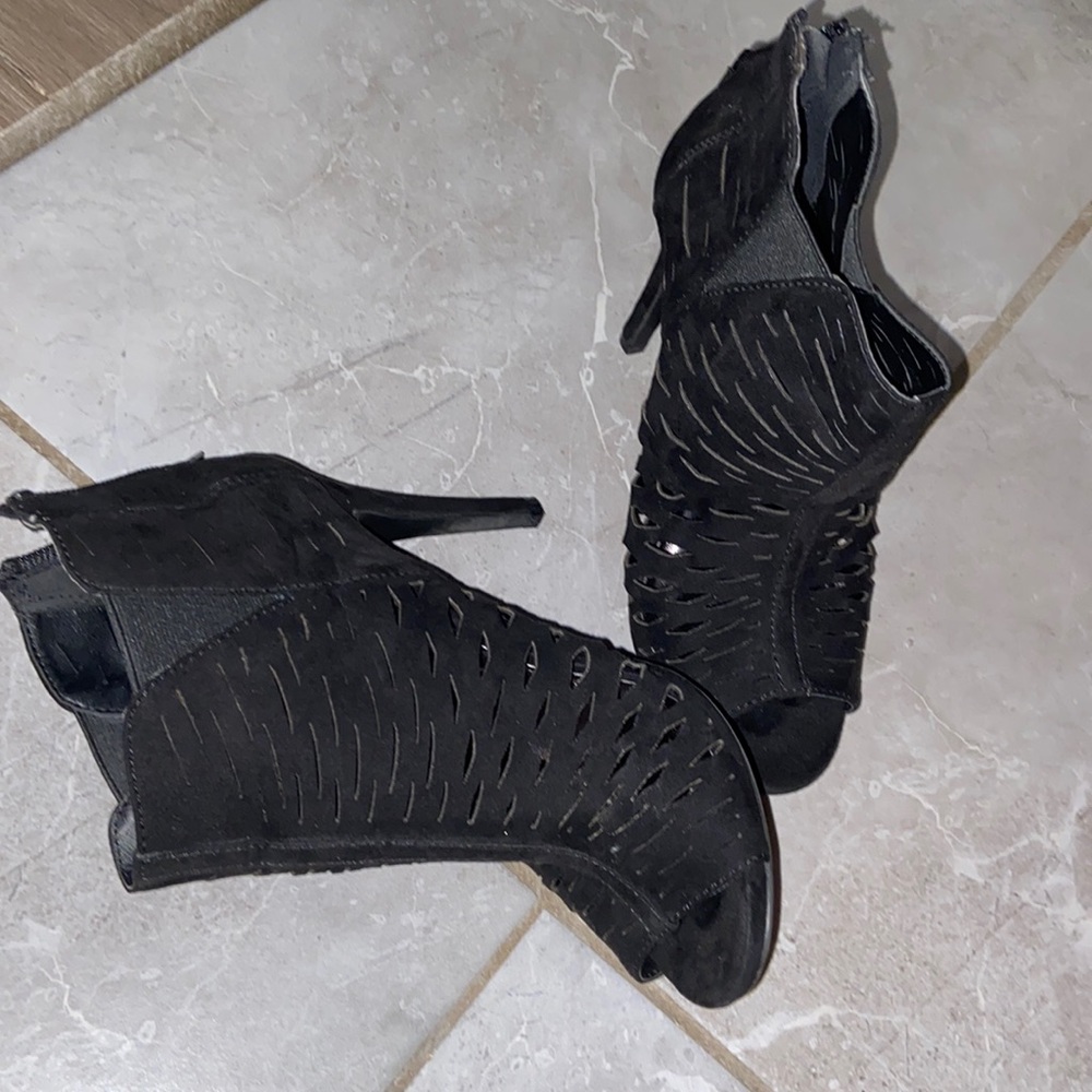 Black heels size 5.5